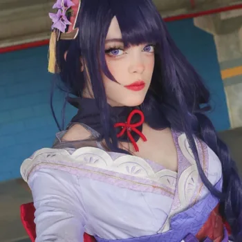 O belo cosplay da Shogun Raiden, de Genshin Impact, da Nine - capa 02