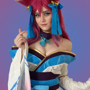 Ahri do Florescer Espiritual neste belíssimo cosplay de League of Legends - Rhay capa 02