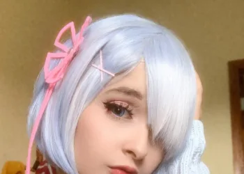 Belo cosplay casual da Rem, de Re Zero - capa 01