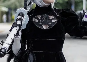 Belo cosplay da 2B, de Nier Automata, da Lumy - capa 02