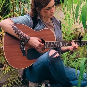 Belo cosplay da Ellie, de The Last of Us Part II, da Clarissa - capa 02