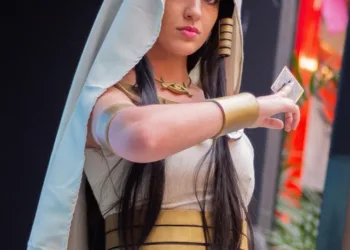 Belo cosplay da Ishizu Ishtar, de Yu-Gi-Oh! Belo cosplay da Ishizu Ishtar, de Yu-Gi-Oh - capa 02