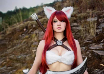 Belo cosplay da Kit Kat Katarina, de League of Legends, da Andy Rae - capa 01