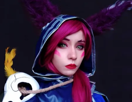 Belo cosplay da Xayah, de League of Legends, da Gabi capa 01