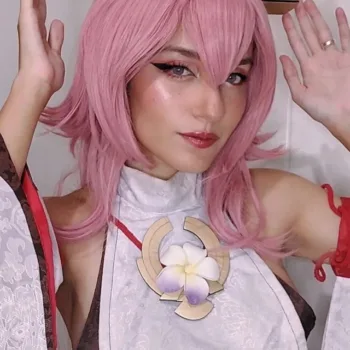 Belo cosplay da Yae Miko, de Genshin Impact, da Kat - capa