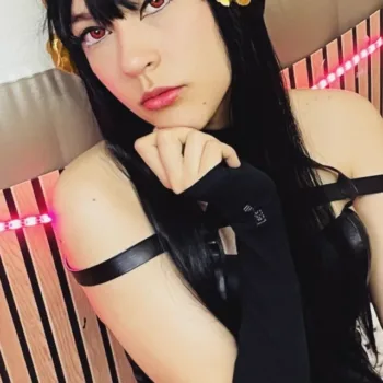 Belo cosplay da Yor Forger, de Spy x Family, da Luna Moon Belo cosplay da Yor Forger, de Spy x Family, da Luna Moon capa 02