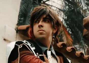 Belo cosplay do Zhongli, de Genshin Impact, do Renan - capa 02