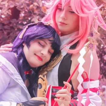 Shogun Raiden e Yae Miko Cosplays - Genshin Impact - capa 01