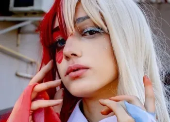 Shoto Todoroki nesta bela versão feminina - Cosplay de My Hero Academia - Gigi capa 02