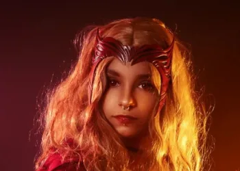 Wanda Maximoff, a Feiticeira Escarlate da Marvel, ganha belo cosplay da Giu Ayato Wanda Maximoff Cosplay - Marvel Giu Ayato capa 02