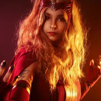 Wanda Maximoff, a Feiticeira Escarlate da Marvel, ganha belo cosplay da Giu Ayato Wanda Maximoff Cosplay - Marvel Giu Ayato capa 02