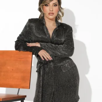 Amanda Meirelles com belíssimo look, com vestido capa 20-05