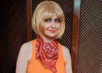 Ashley Graham Cosplay - Resident Evil - capa