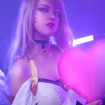 Belo cosplay da Ahri KDA Popstars, de League of Legends, da Ana Clara - capa 02