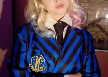 Belo cosplay da Enid Sinclair, da série Wandinha (Netflix) Belo cosplay da Enid Sinclair, da série Wandinha (Netflix) - capa 02