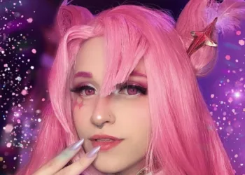 Belo cosplay da Kai'Sa Guardiã Estelar, de LEague of Legends, da Barbara - capa 02