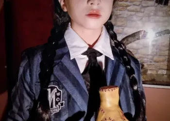 Wandinha, da série da Netflix, ganha belo cosplay da Kuhaku Taiyo Belo cosplay da Wandinha, da série da Netflix - Kuhaku Taiyo capa 02