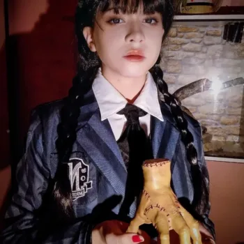 Belo cosplay da Wandinha, da série da Netflix - Kuhaku Taiyo capa 02