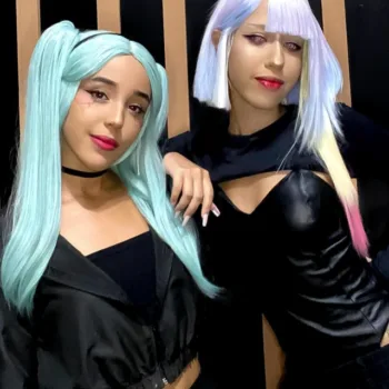 Cyberpunk Edgerunners: Lucy e Rebecca ganham belos cosplays casuais Cyberpunk 2077 - Belos cosplays casuais da Rebecca e Lucy - capa 01