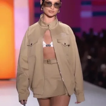 Juliette com minissaia e jaqueta de chino - Look capa 01