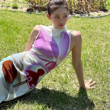 NINGNING, do Aespa, com belo vestido - Foto postada em 29-05 - capa 01