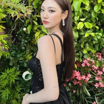 Ningning, do Aespa, com belo vestido no Festival de Cannes - capa