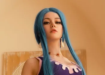 Vivi Nefertari, de One Piece - Cosplay com roupas de Alabasta capa