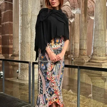 Anitta durante viagem para a Turquia - capa 01