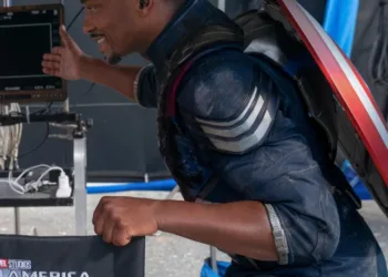 Admirável Mundo Novo: Próximo filme do Capitão América muda de nome e terá Harrison Ford Anthony Mackie no set do filme do Capitão América (capa)