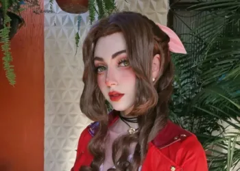 Belo cosplay da Aerith, de Final Fantasy VII, da Alice Dias - capa 02