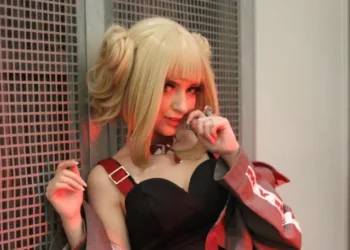 Belo cosplay da Himiko Toga, de My Hero Academia, da Laxer - capa 02