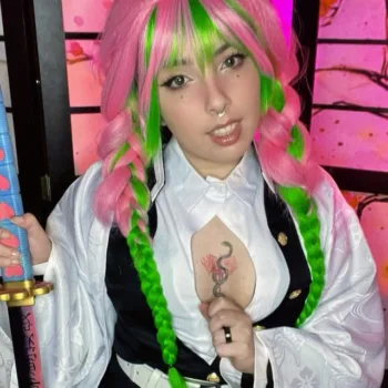 Belo cosplay da Mitsuri, de Kimetsu no Yaiba, da Samara Oliveira - capa 02