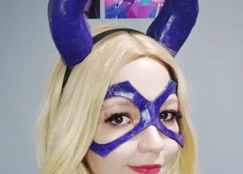 Belo cosplay da Mt. Lady, de My Hero Academia, da Savannah - capa 02