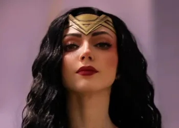 Belo cosplay da Mulher Maravilha, da Alice Dias - Foto capa 03