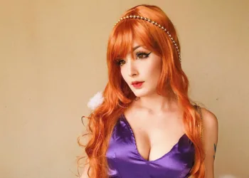 Belo cosplay da Nami, de One Piece, da Capitã Mizu. Ela fez a personagem com o vestido do arco Zou! Belo cosplay da Nami, de One Piece, da Mizuleiso - Arco Zou capa 01