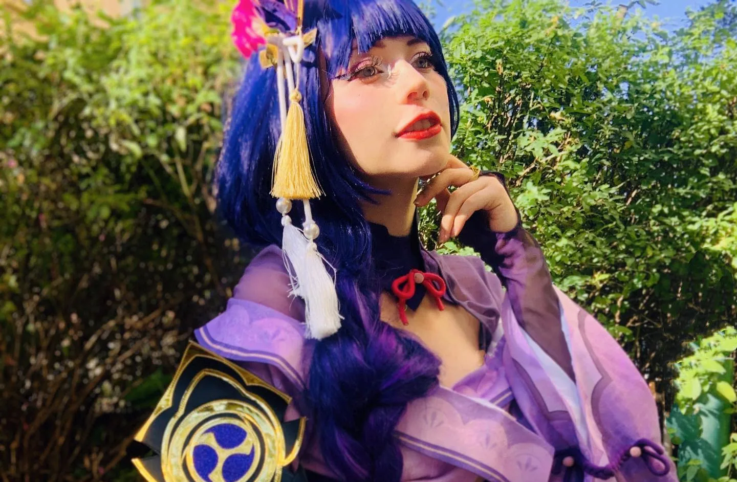 Belo cosplay da Shogun Raiden, de Genshin Impact, da Tefi - capa 01