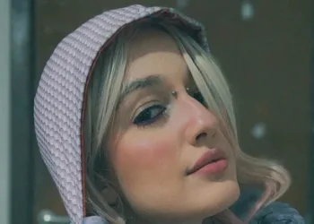 Belo cosplay da Spider-Gwen, da Marvel, da Minzy - capa 01