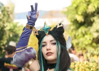 Belo cosplay da Syndra Guardiã Estelar de Prestígio, de League of Legends - KarinCreps capa 02