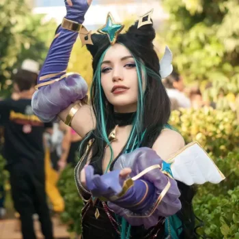 Belo cosplay da Syndra Guardiã Estelar de Prestígio, de League of Legends - KarinCreps capa 02