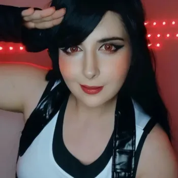 Veja o belo cosplay da Tifa, de Final Fantasy VII, da Lola Belo cosplay da Tifa, de Final Fantasy VII, da Lola - capa 03