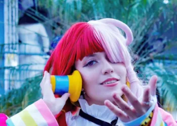 Belo cosplay da Uta, de One Piece Red, da Júlia De Miranda - Foto capa 02