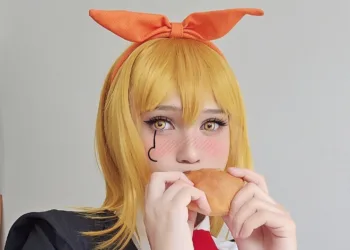 Cosplay da Lemon Irvine, de Mashle - capa