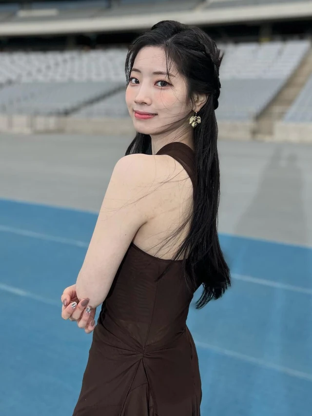 Dahyun, da Twice, com belo vestido Dahyun, da Twice, com belo vestido - capa