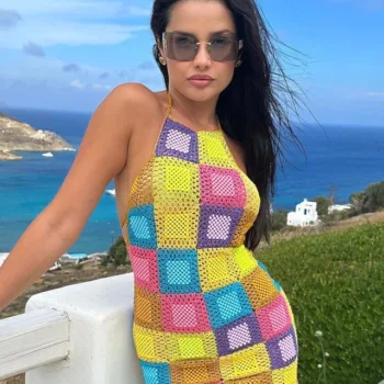 Juliette com vestido colorido capa junho