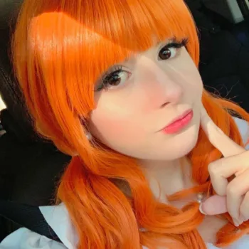One Piece: Belo cosplay da Nami com o vestido de Whole Cake, da Lena Nami cosplay capa - Lena 01