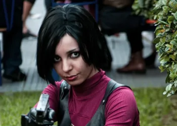 Belo cosplay da Ada Wong, de Resident Evil, da Charlie Nova foto do belo cosplay da Ada Wong, de Resident Evil, da Charlie - capa 02