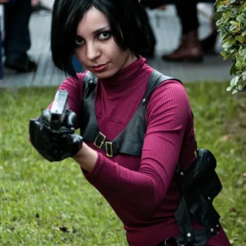 Belo cosplay da Ada Wong, de Resident Evil, da Charlie Nova foto do belo cosplay da Ada Wong, de Resident Evil, da Charlie - capa 02