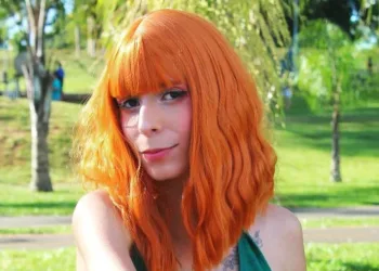 Veja o belo cosplay da Nami, de One Piece, da Peach O belo cosplay da Nami, de One Piece, da cosplayer brasileira Peach - capa