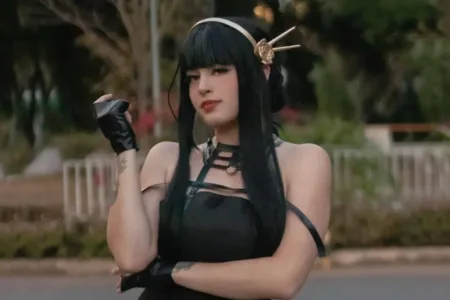 O belo cosplay da Yor Forger, de Spy x Family, da Sasa - capa 01