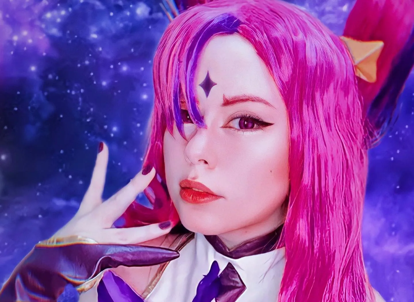 Veja o belo cosplay da Xayah Star Guardian, de League of Legends, da Feeka Xayah (Star Guardian) - Cosplay de League of Legends - Feeka capa 01